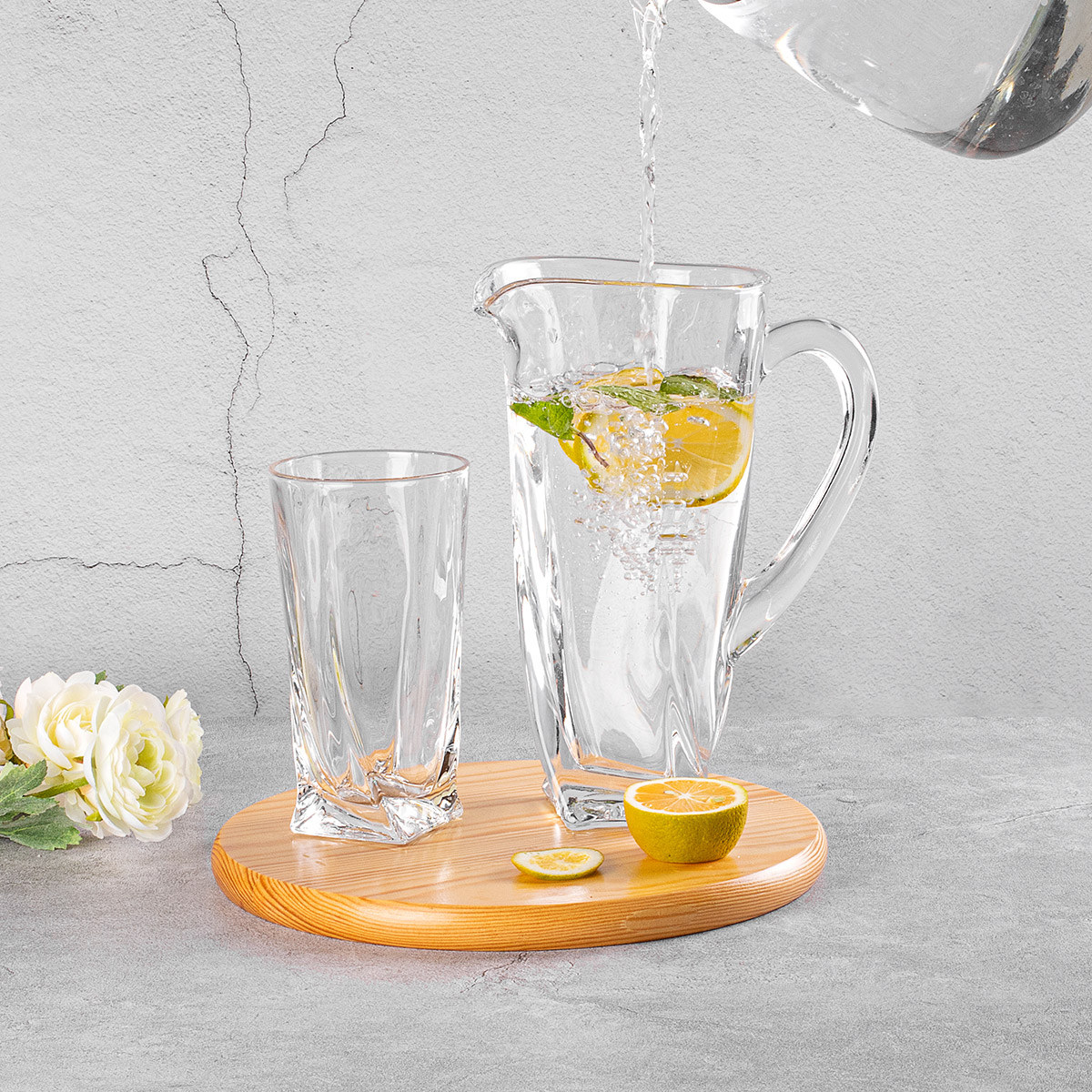 fruit serving plate and drinking glasses For hotel