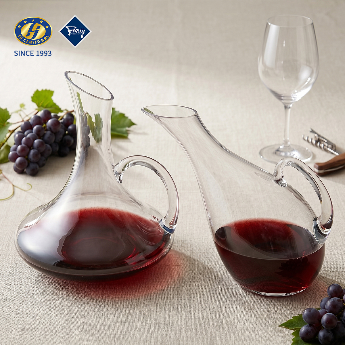 Curved Handle Lead-Free Glass Wine Decanter Elegant Red Wine Aerator Carafe For Wedding Home Bar Table Decor